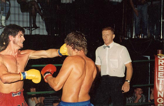 Mario Riggiio(left) fighting the 'ice man' in a 6 round kickboxing title match Perth, Australia :::: 1988